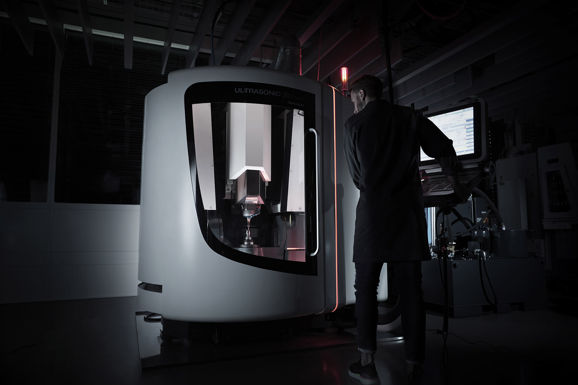 超声波机床 © Fred Merz