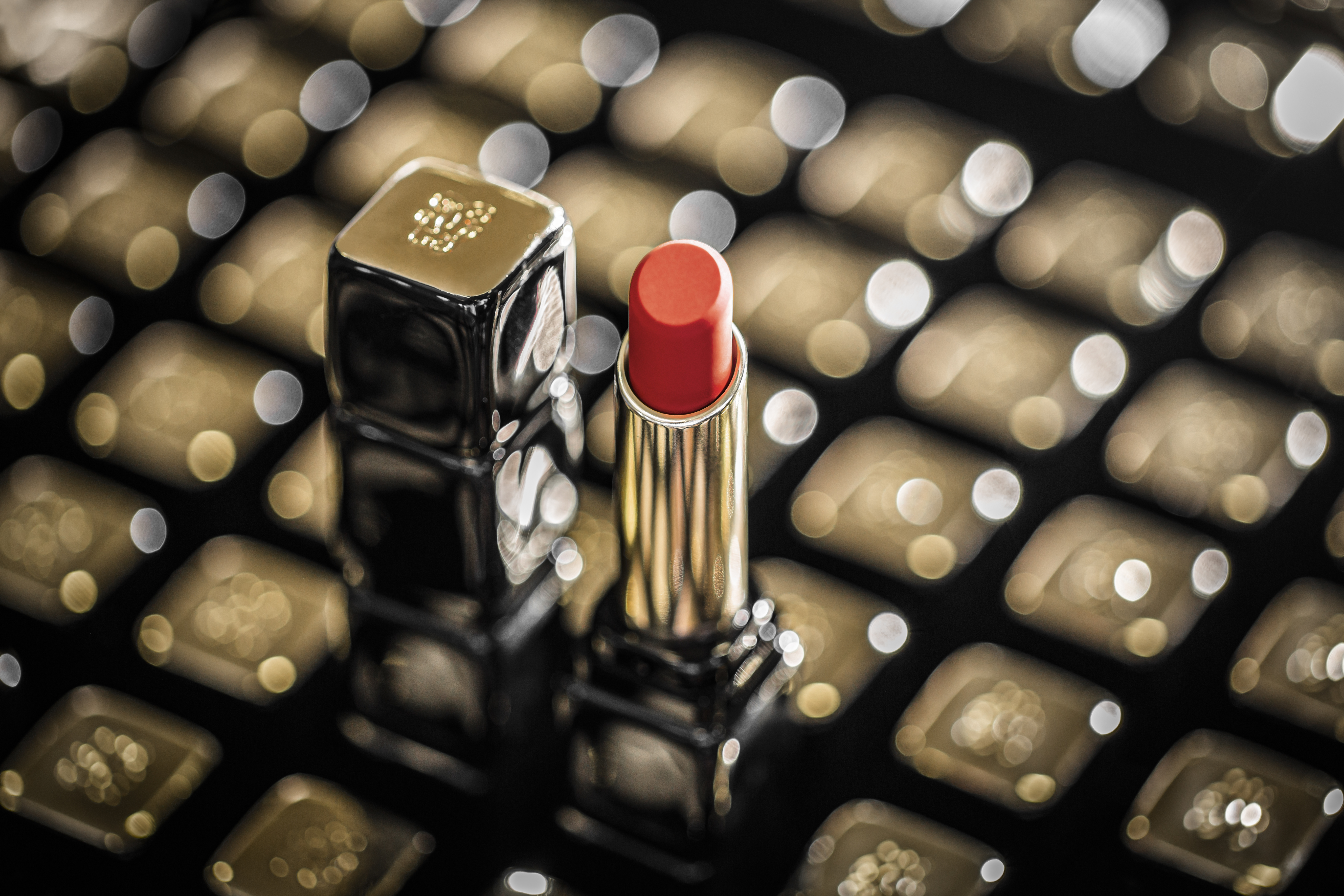 KissKiss口红制作现场,法国沙特尔La Ruche基地© Pol Baril