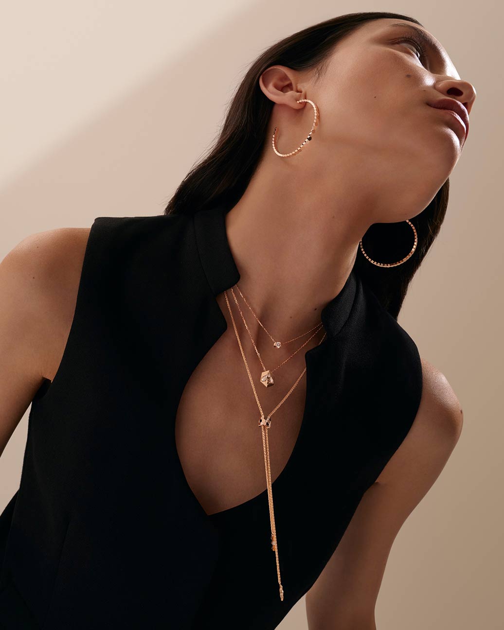 Bee de Chaumet爱·巢系列 吊坠、项链和耳环