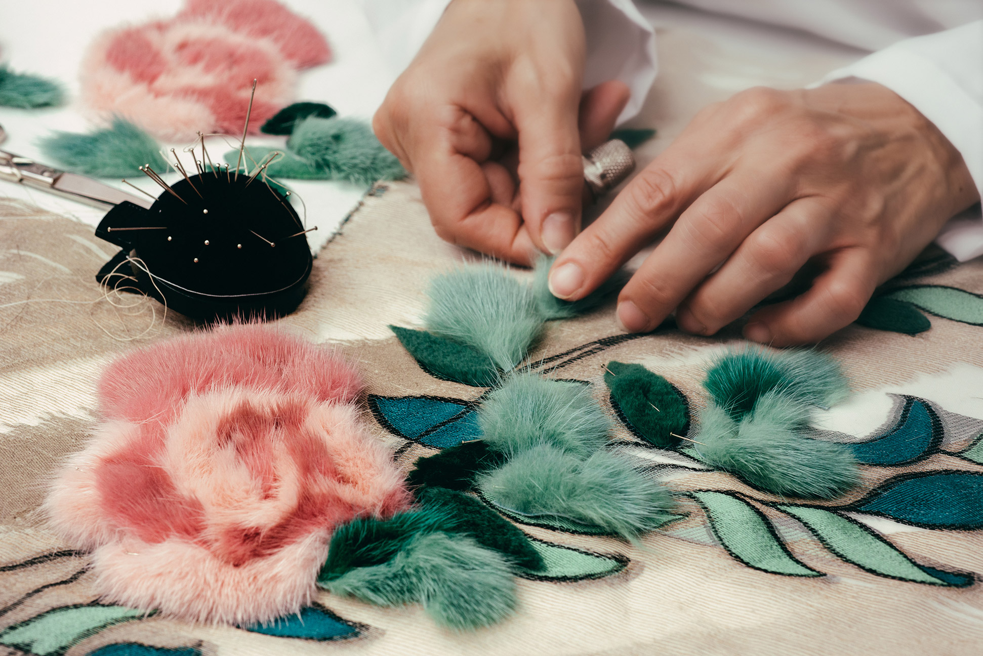 Fendi Couture高定系列皮草作品（2016-17秋冬系列）创作© Courtesy of Fendi