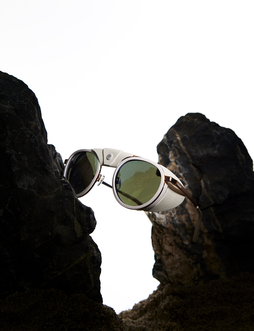 Glacier Round Blanc - 纯灰银色镜面