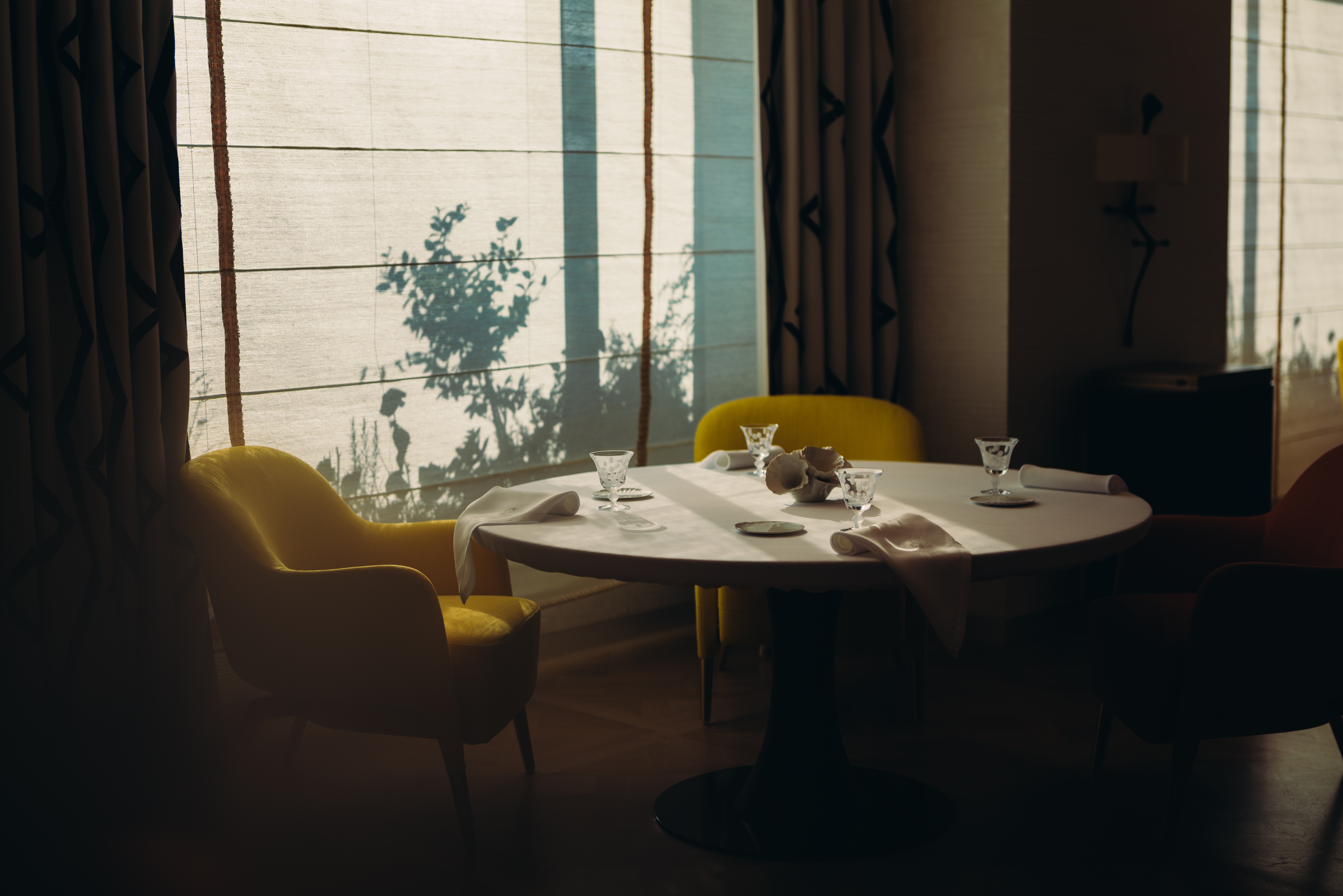 封面 - 酒店、餐饮与服务