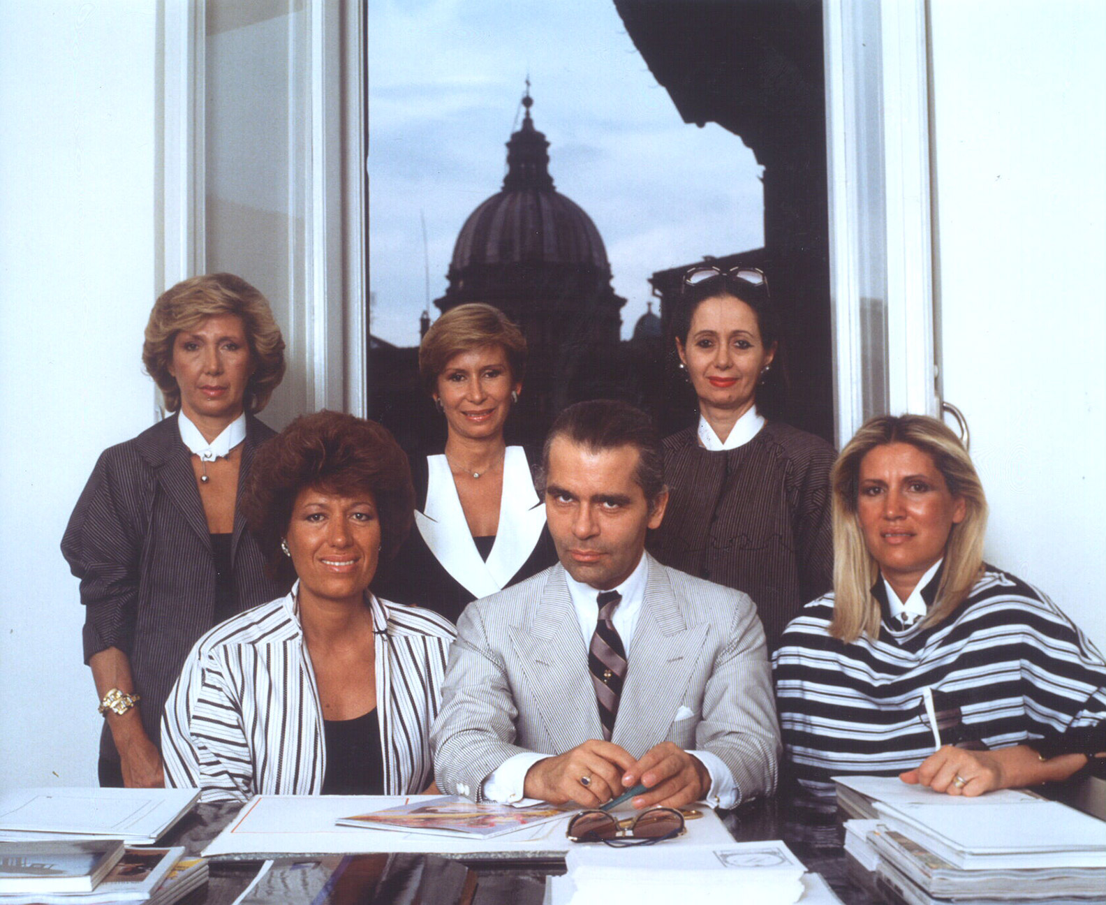 Fendi五姐妹和Karl Lagerfeld于罗马（1986年)
