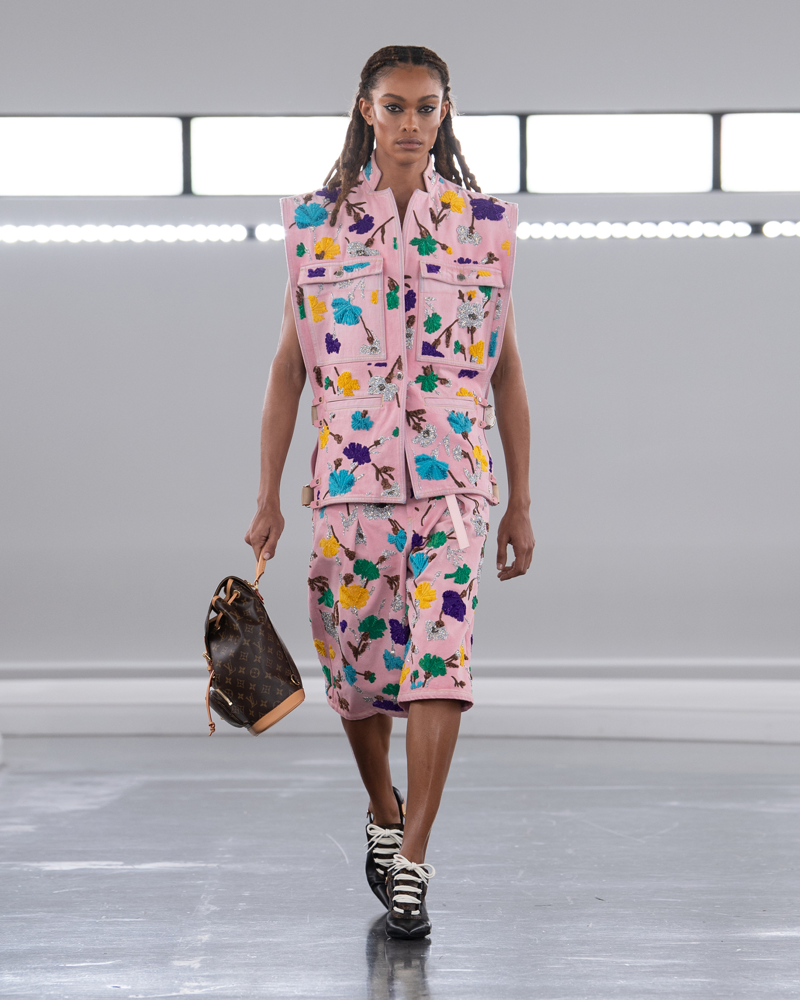 Photo de mannequins portant les tenues