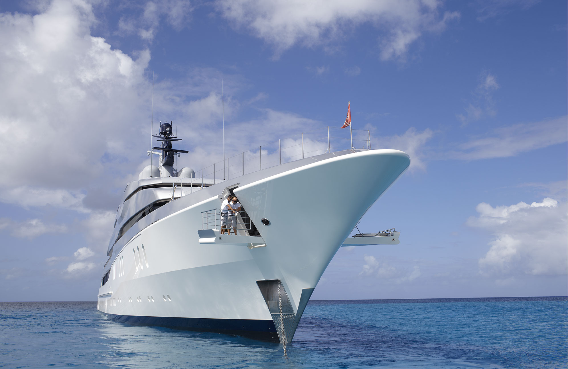 “Feadship Tango”号船艏。